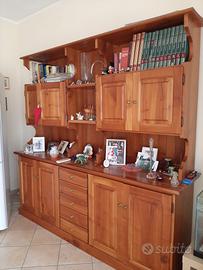 Tavolo sedie e credenza