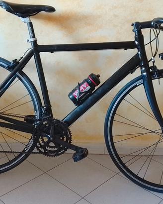 Bici da corsa in alluminio e gruppo camapagnolo