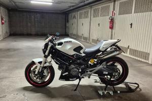 Ducati Monter 696 2009