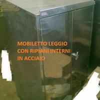 Leggio in acciao con ripiani in acciaio