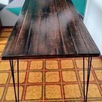 Tavolo industriale rustico.