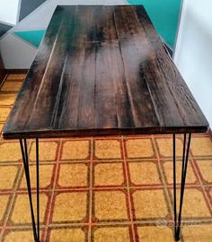 Tavolo industriale rustico.