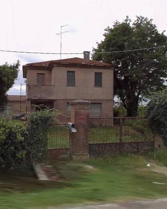 Villa di 241 m² con più di 5 locali e box auto a R