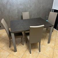 tavolo e 4 sedie