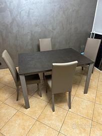 tavolo e 4 sedie