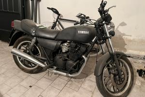 Yamaha XJ550