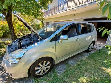 TOYOTA Corolla verso  2005