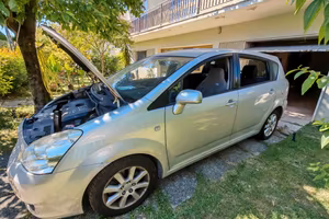 TOYOTA Corolla verso  2005