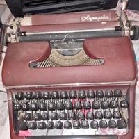 Macchina da scrivere d'epoca Olympia vintage