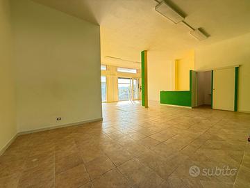 Ampio locale di 80 mq con cortile privato