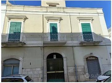 Palazzo / Stabile di 600 m² a Trani