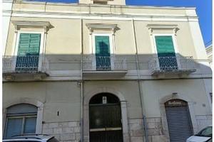 Palazzo / Stabile di 600 m² a Trani