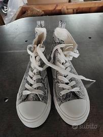 Scarpe con lacci