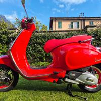 Vespa 125 red