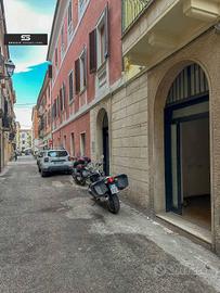 Locale Commerciale di 41 mq, via Filippi Pepe