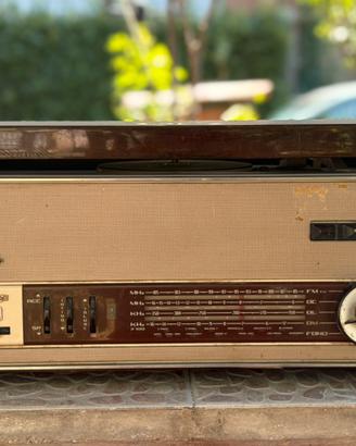 Radio antica con giradischi Mivar Vintage