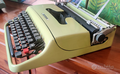 Macchina da scrivere Olivetti