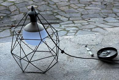 Lampadario sospeso decentrato