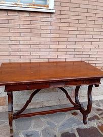 Scrittoio del 900 con gambetta sagomate a lira e d