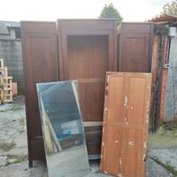 Armadio vintage in legno