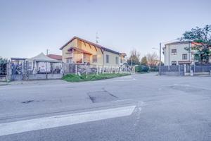 GALLARATE - CASA INDIPENDENTE CON LABORATORIO