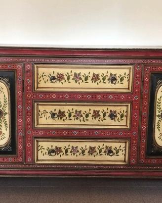 Credenza indiana antica