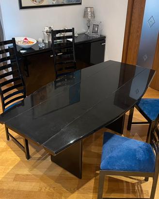 Tavolo con sedie di design