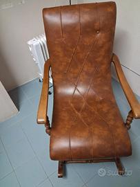 sedia a dondolo in pelle