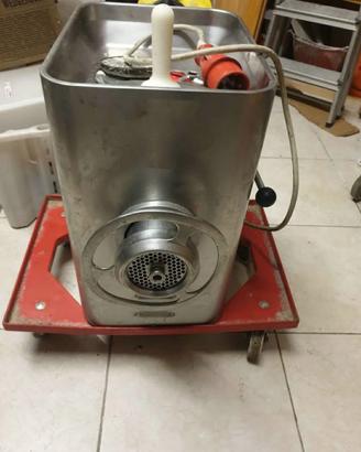 Tritacarne professionale tg 32;  380 volt