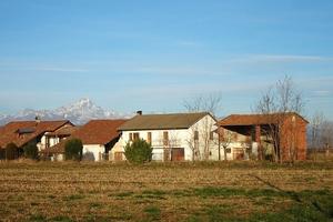 Fossano rustico da ristrutturare