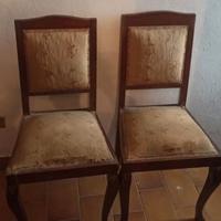 Coppia di sedie antiche con sgabello
