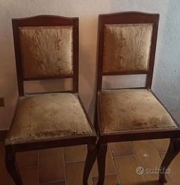 Coppia di sedie antiche con sgabello