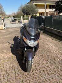 Scooter con bauletto
