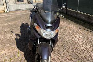 Scooter con bauletto