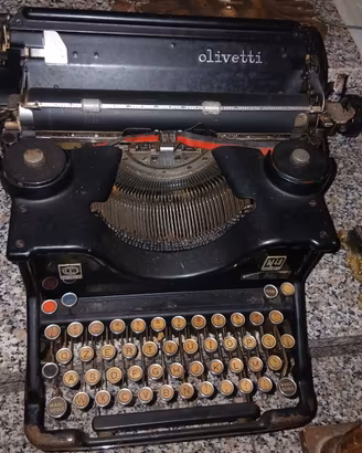 Macchina da scrivere M40 Olivetti