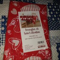 Tovaglia per la tavola. Nuova. Rosso bianco cuori