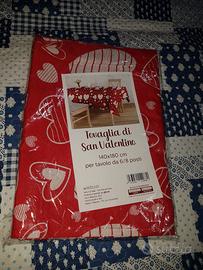 Tovaglia per la tavola. Nuova. Rosso bianco cuori