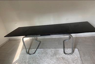 Tavolo scrittoio in legno e gambe in accisio