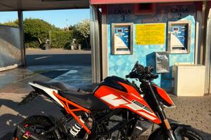 KTM duke 125