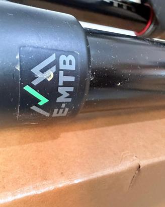 Forcella rock Shox domain 38