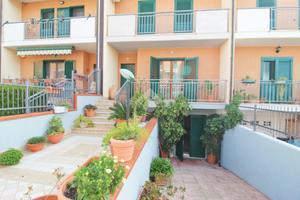 VILLA A SCHIERA A CAMPOMARINO