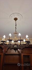Due eleganti  lampadari in bronzo 10 e 8 lampadine