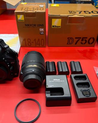 Nikon D750 e obiettivo nikon 18-140