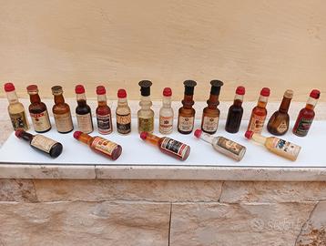 Bottiglie di liquore mignon