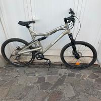 bicicletta mountain bike rockrider.