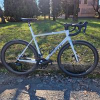 Bici Giant TCR ADVANCED SL 2025 con ruote Reserve 