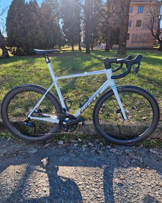 Bici Giant TCR ADVANCED SL 2025 con ruote Reserve 