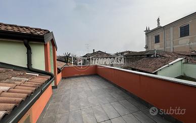 TRILOCALE CON AMPIO TERRAZZO