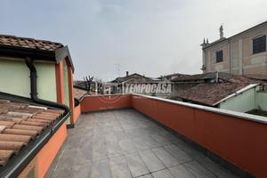 TRILOCALE CON AMPIO TERRAZZO