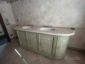Mobile vintage bagno con rubinetteria